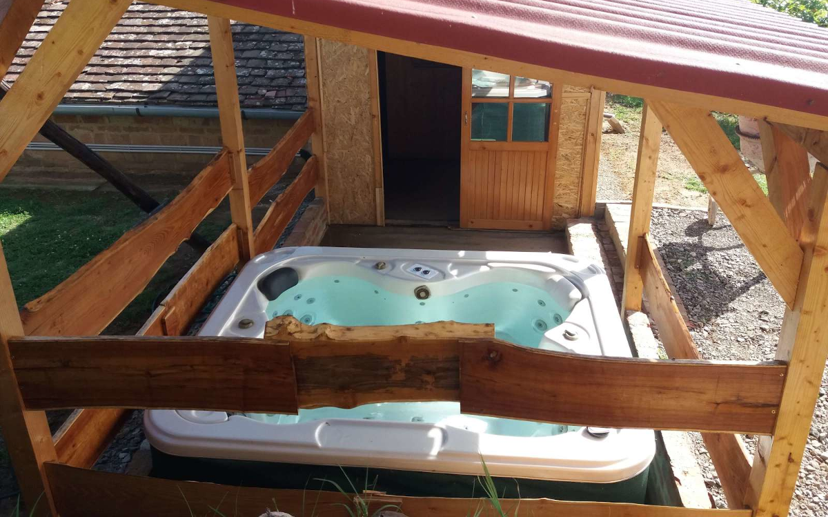 Arnold Pince jacuzzi