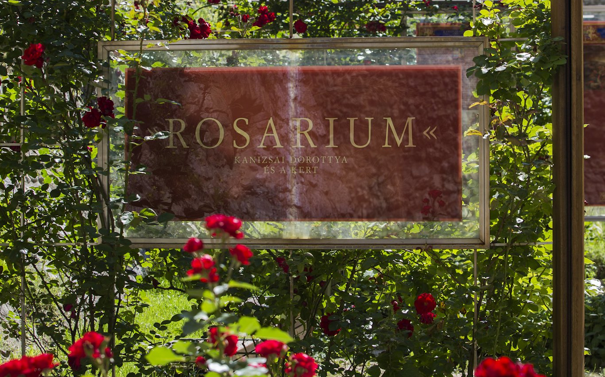 siklosi-var-rosarium-rozsakert